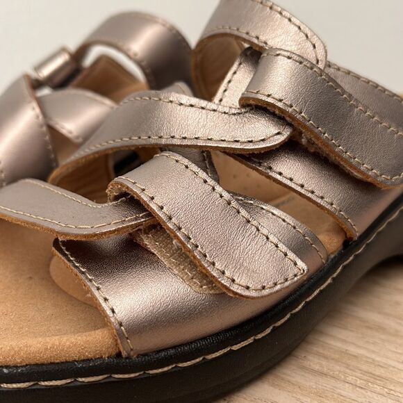 Clarks Leather Adjustable Slip On Sandals Sz 7 M NWOB Metallic Pewter - Picture 3 of 8